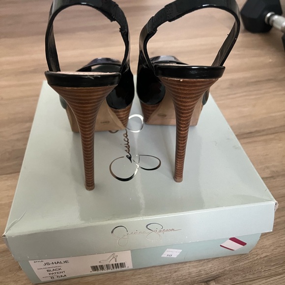 Jessica Simpson Black patent heels - Picture 3 of 3